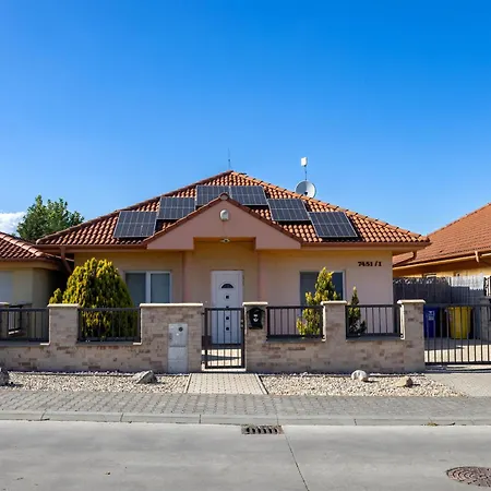 Dom So Záhradou Piest'any